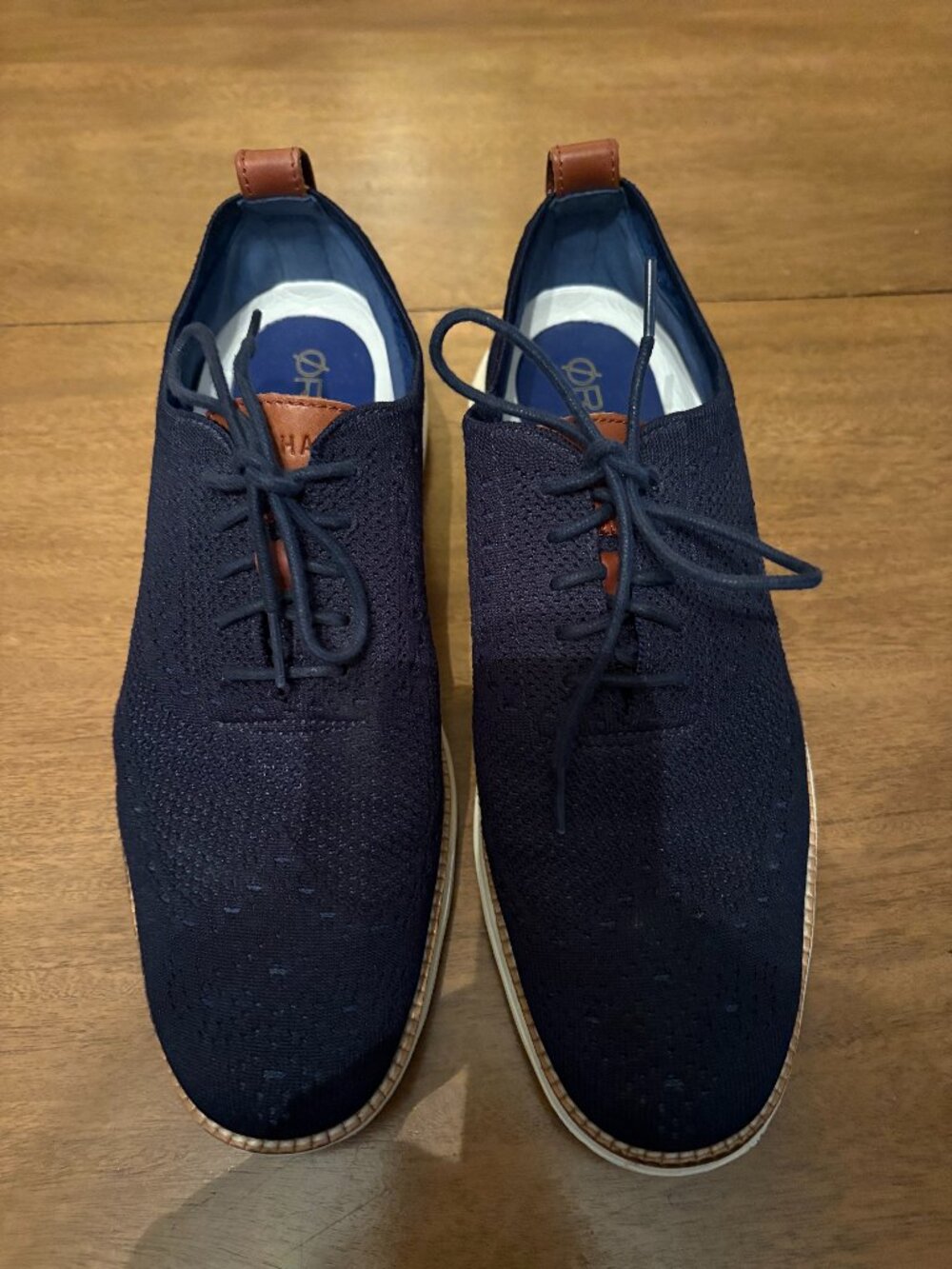 Like New, Men's Cole Haan Original Grand Shortwing Oxford Navy Shoes. Size 9.5